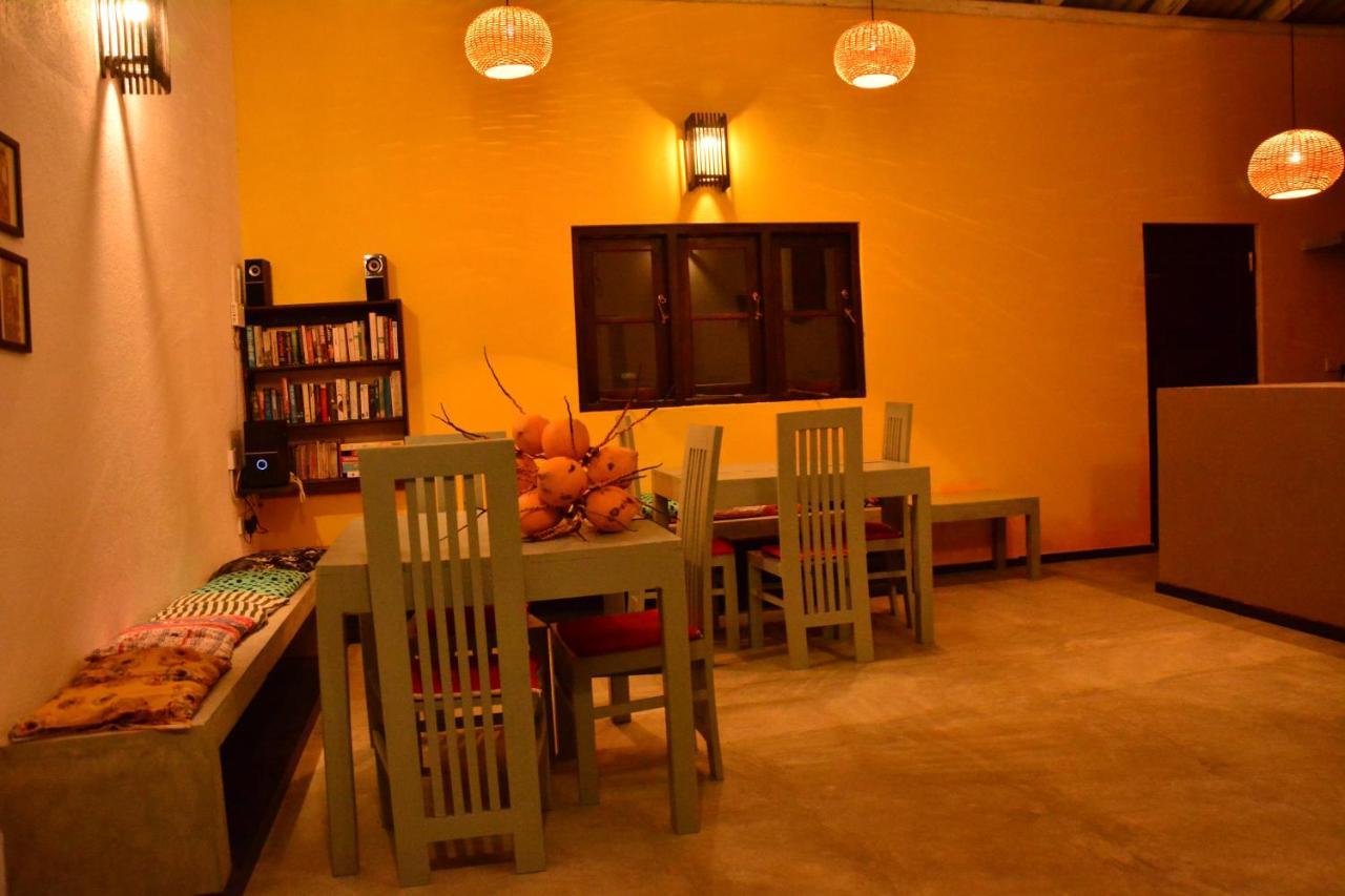 View Guesthouse & Bistro At Goyambokka แทนกาลเล ภายนอก รูปภาพ