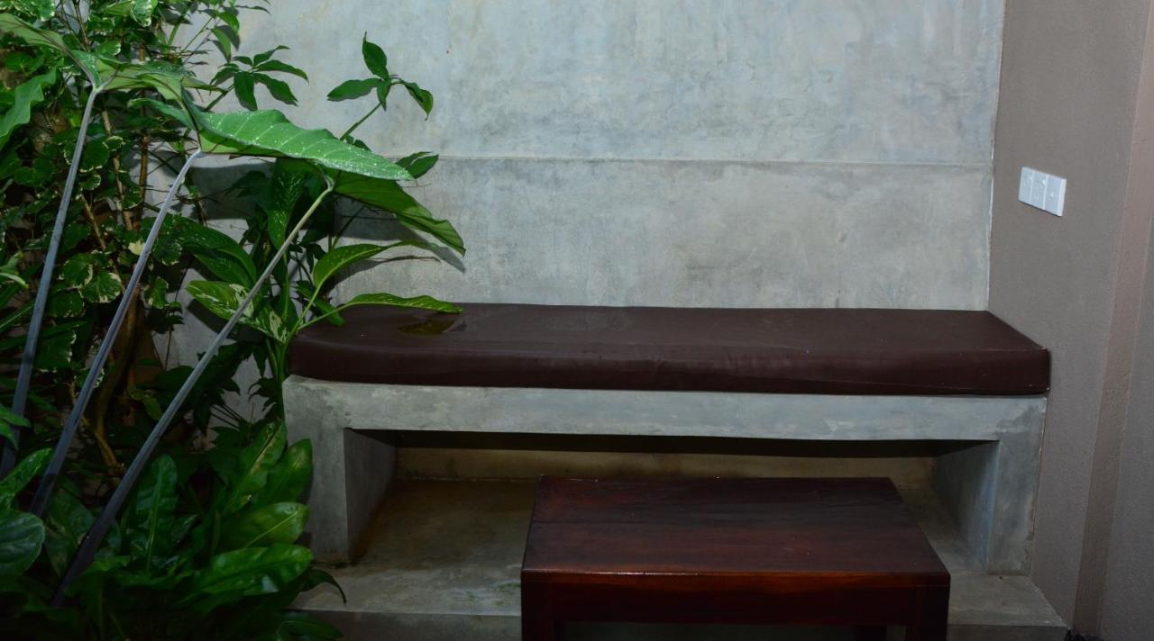 View Guesthouse & Bistro At Goyambokka แทนกาลเล ภายนอก รูปภาพ